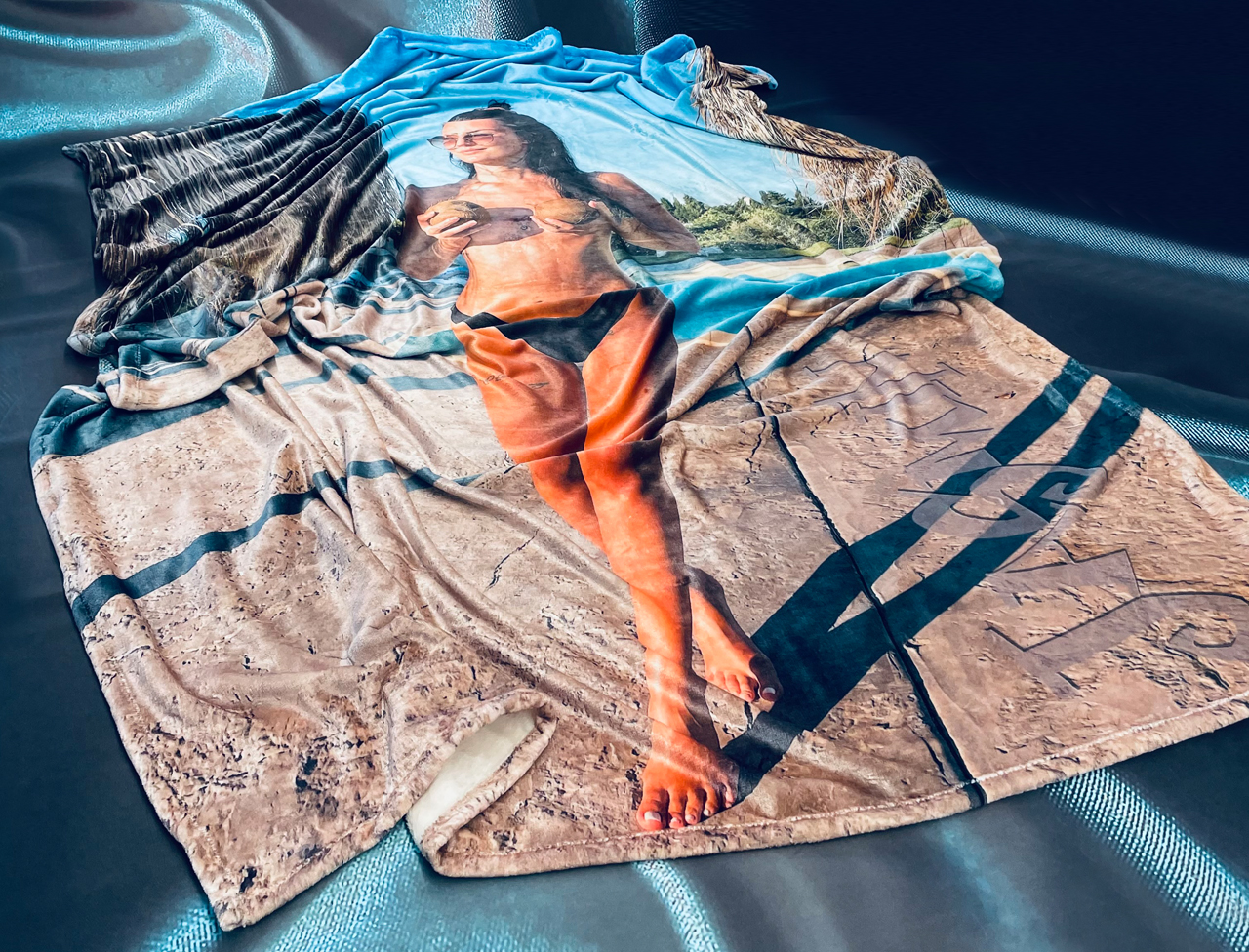 Green wall with a row of spotlights in an empty room