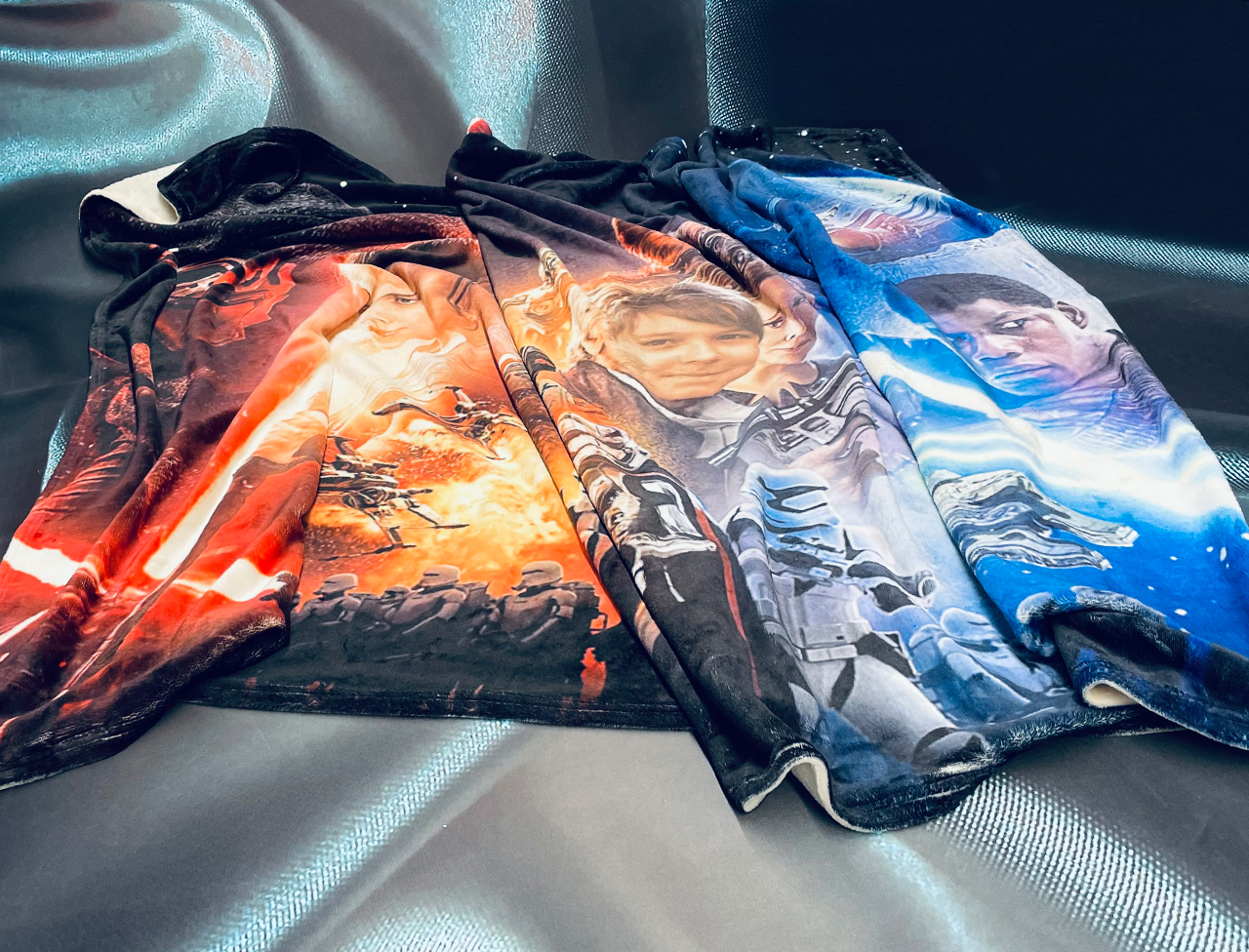 Green wall with a row of spotlights in an empty room